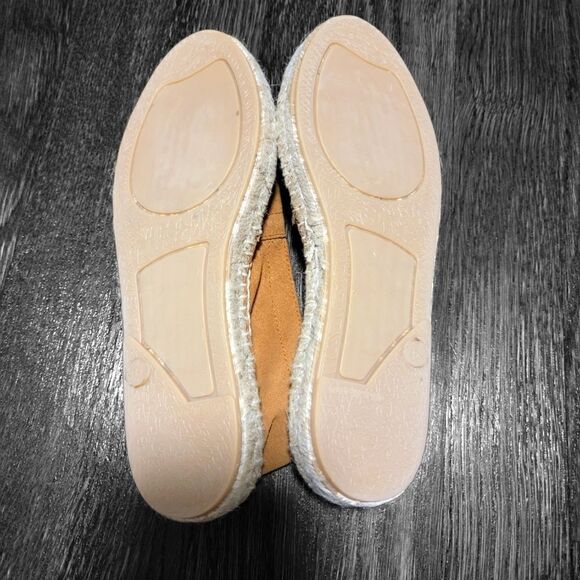 New in Box Saks Flat Espadrille Size 6 - Picture 3 of 3